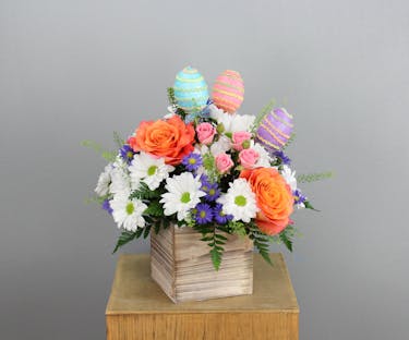  This enchanting arrangement captures the spirit of Easter, inviting you to cherish the moments of discovery and delight.