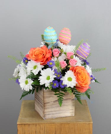  This enchanting arrangement captures the spirit of Easter, inviting you to cherish the moments of discovery and delight.