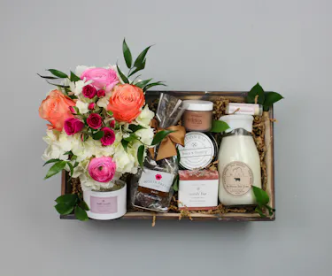 Pamper Yourself, Hon, is a thoughtfully curated gift designed for relaxation, comfort, and well-deserved self-care.